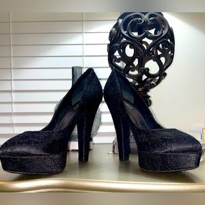 Beautiful barely worn Dolce and Gabbana stunner!